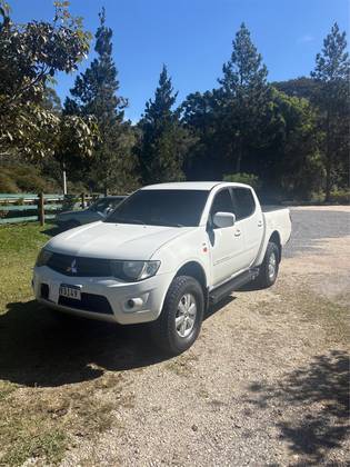 MITSUBISHI L200 TRITON 3.2 GL 4X4 CD 16V TURBO INTERCOLER DIESEL 4P MANUAL MITSUBISHI L200 TRITON 3.2 GL 4X4 CD 16V TURBO INTERCOLER DIESEL 4P MANUAL
